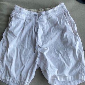 Lululemon men’s small casual shorts.
